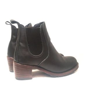 HARRIET HEELED BOOT IN BLACK BOUNDARY LEATHER